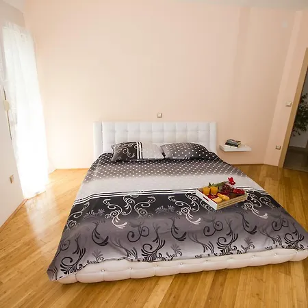 Apartment Charming Apartman Pio